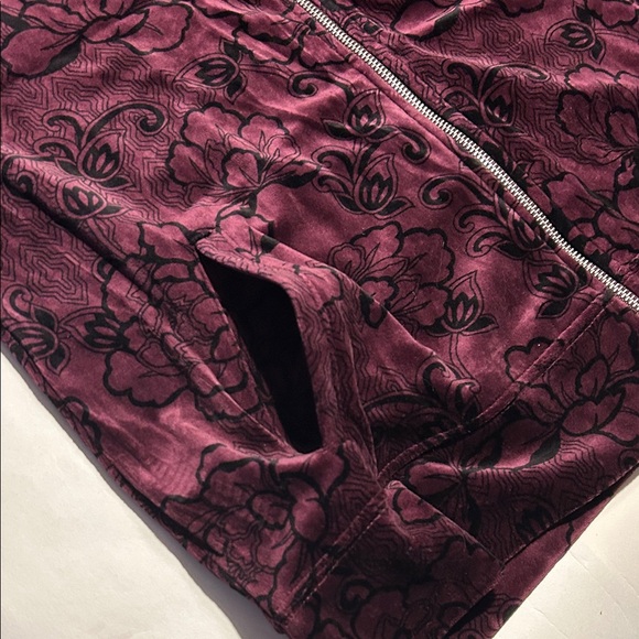 Karen Scott Floral Scroll-Print Velour Burgundy and Black Zip up jacket size M - Picture 5 of 6